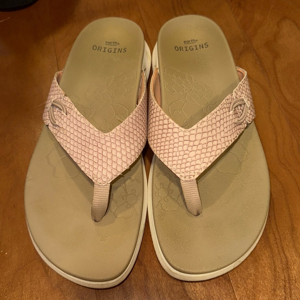 Earth Origins Dania pink flip flops size 9